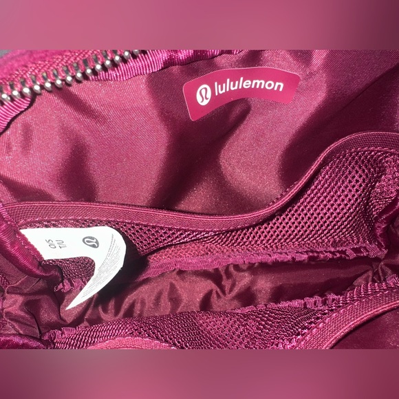 Lululemon everywhere belt bag size L1. - Picture 7 of 8